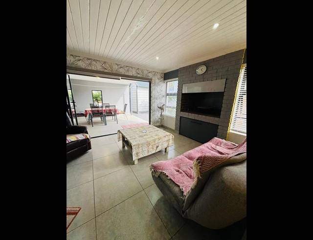 3 BEDROOM HOUSE FOR SALE IN STILBAAI-WES